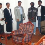 Journalists Dawit Isaak (first right) and Fessehaye "Joshua" Yohannes (second right) and others with Isaias Afeworki (third right), president of Eritrea. Foto: ?